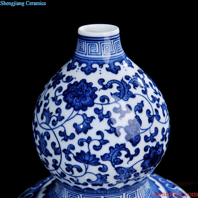 Jingdezhen ceramics hand-painted archaize colored enamel flower gourd vases, Chinese arts and crafts home furnishing articles in the living room