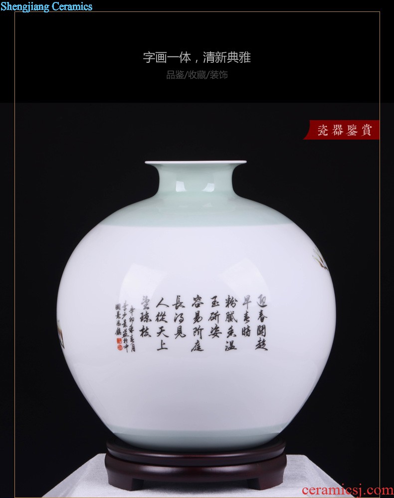 Jingdezhen ceramics furnishing articles Famous bottles hand painted yellow lotus flower implement new Chinese handicraft decoration in the living room