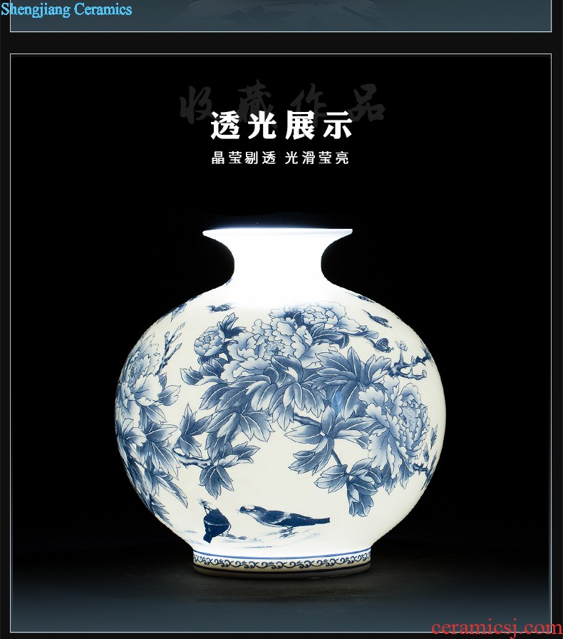 Jingdezhen porcelain vases, antique hand-painted color of blue and white porcelain cover pot Chinese style classical sitting room adornment is placed