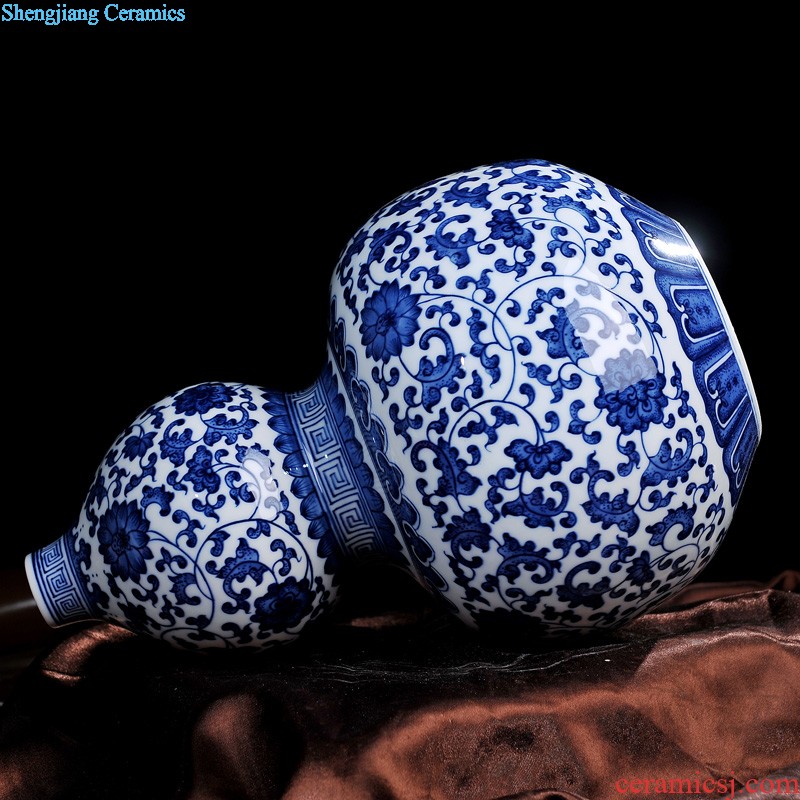 Jingdezhen ceramics hand-painted archaize colored enamel flower gourd vases, Chinese arts and crafts home furnishing articles in the living room