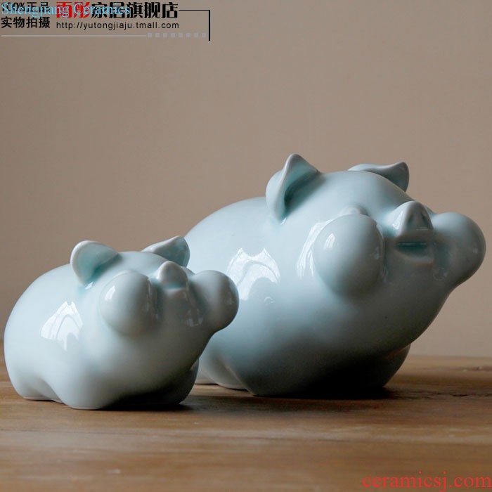 Rain tong home | jingdezhen ceramics creative manual shadow celadon furnishing articles snail animal porcelain porcelain decoration in study