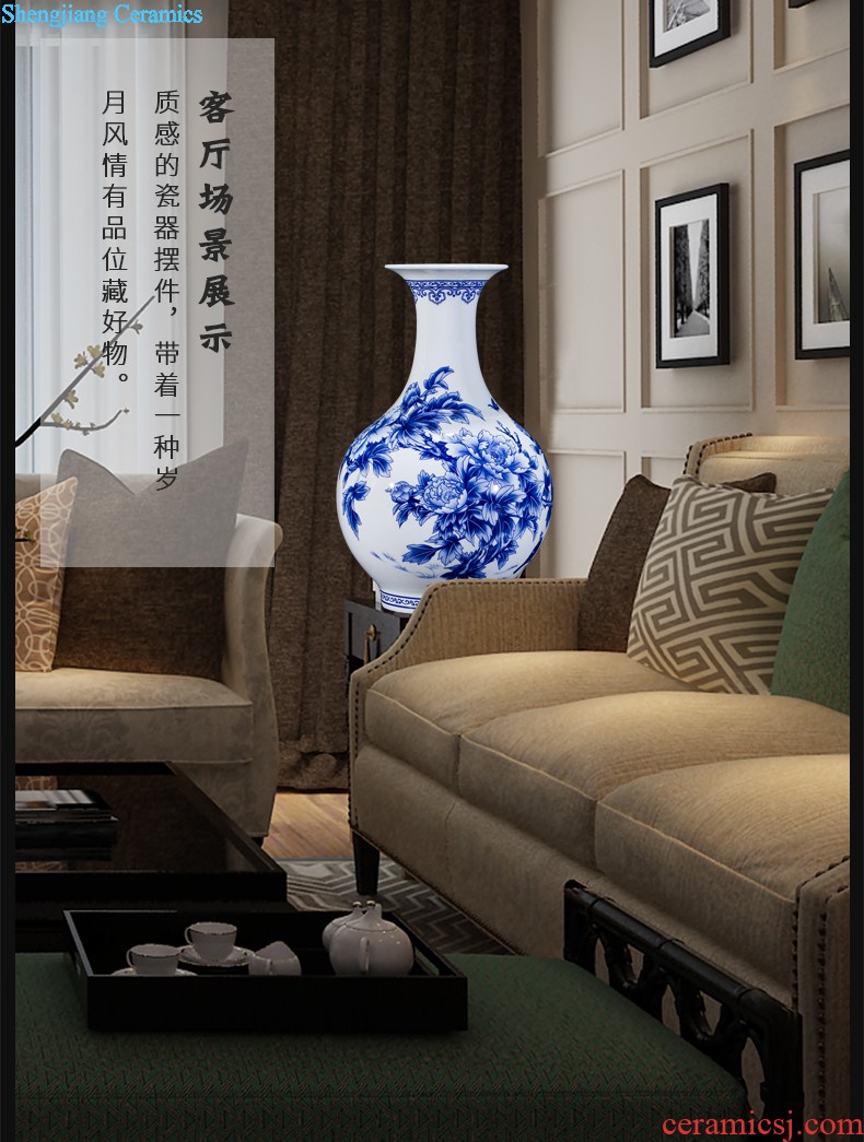 Jingdezhen porcelain vases, antique hand-painted color of blue and white porcelain cover pot Chinese style classical sitting room adornment is placed