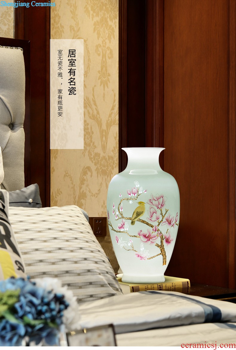 Master of jingdezhen ceramics hand-painted ornaments rich ancient frame blue and white porcelain vases, flower arrangement is the sitting room porch place