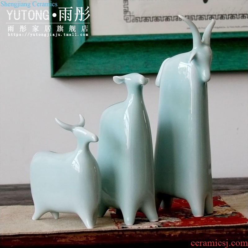 Rain tong home | shadow green ceramic porcelain carving small animals rabbits mini desktop small place decoration home decoration