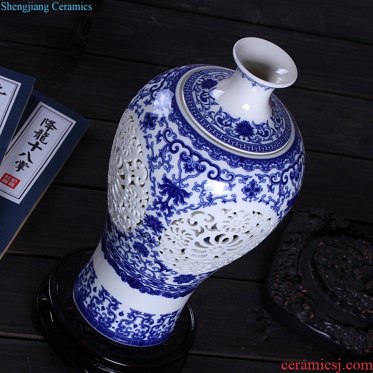 Jingdezhen porcelain Beauty is the sitting room creative fashion crafts green glaze bottle decoration vase furnishing articles decorations