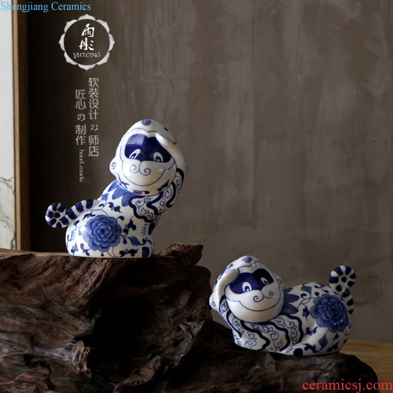 Rain tong home | furnishing articles feng shui decorations war horse kiln jingdezhen ceramics craft porcelain horse creative big pendulum