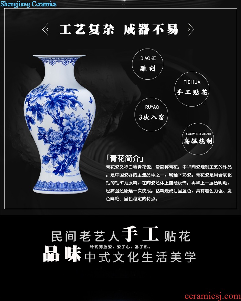 Jingdezhen porcelain vases, antique hand-painted color of blue and white porcelain cover pot Chinese style classical sitting room adornment is placed