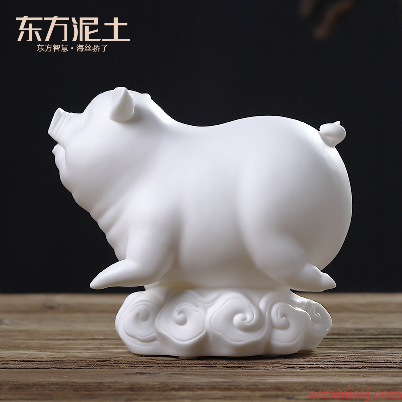 East mud dehua white porcelain pig desktop decoration handicraft furnishing articles furnishing articles office/flying"