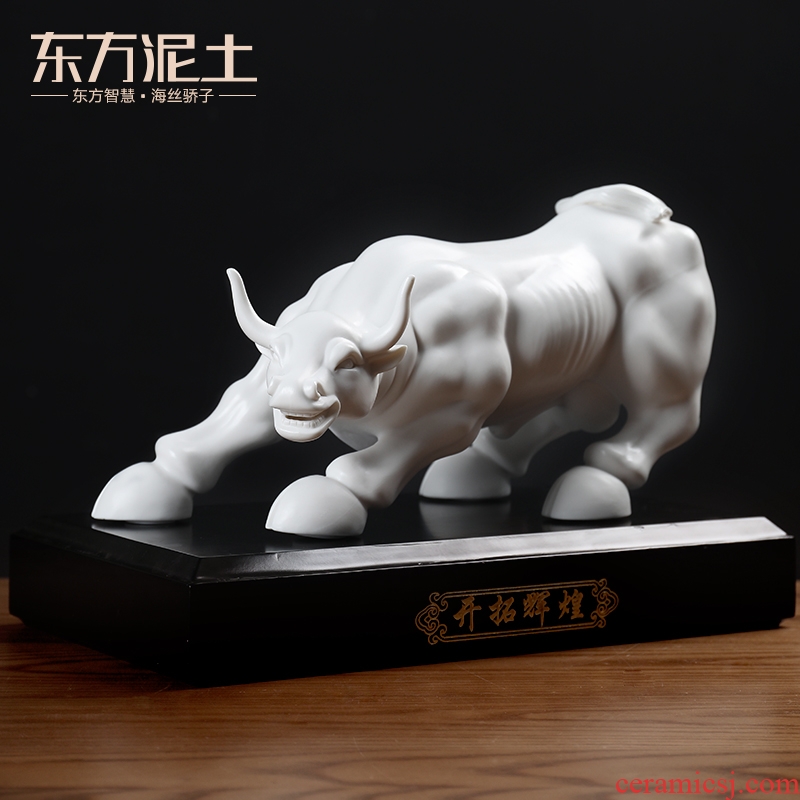 Oriental clay ceramic Wall Street bull high - end business gifts lucky decoration and furnishing articles office/development