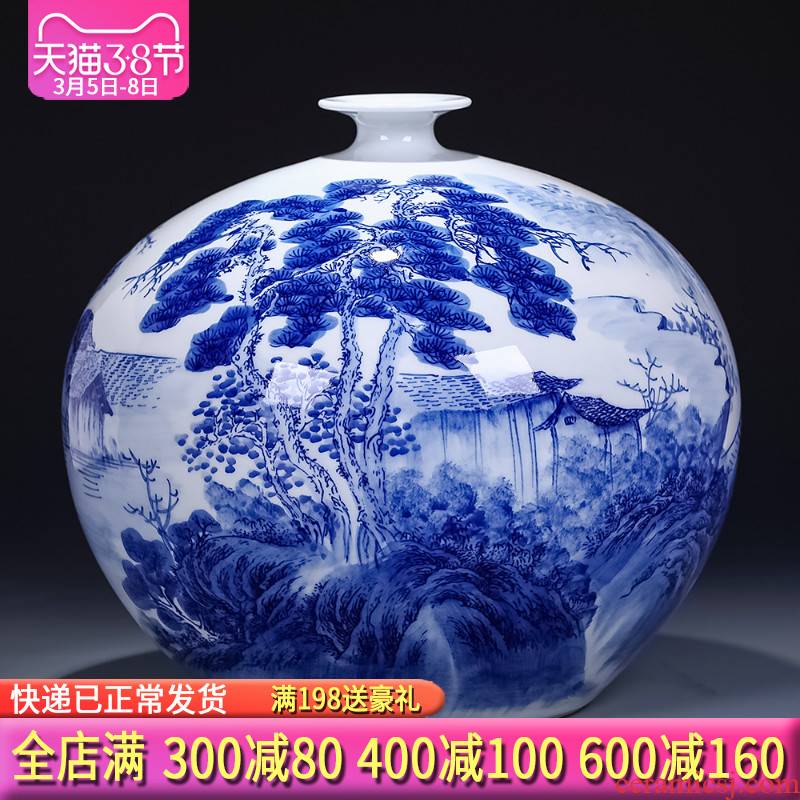 Jingdezhen ceramics famous master hand antique Chinese blue and white porcelain vases, flower arrangement rich ancient frame is placed in the living room