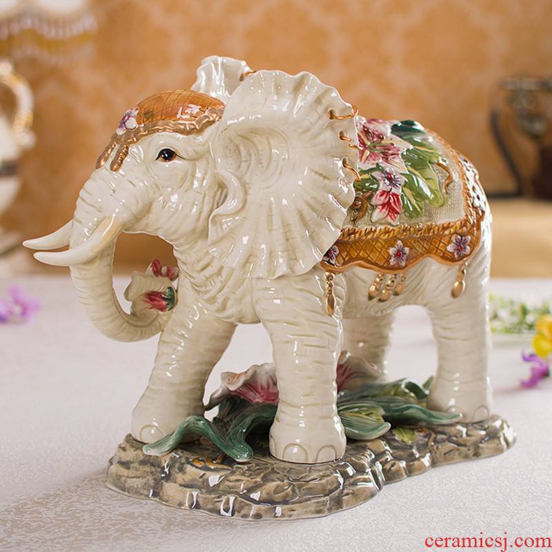 Ceramic elephant sitting room TV ark, furnishing articles furnishing articles porch handicraft Europe type is resided housewarming gift ornament