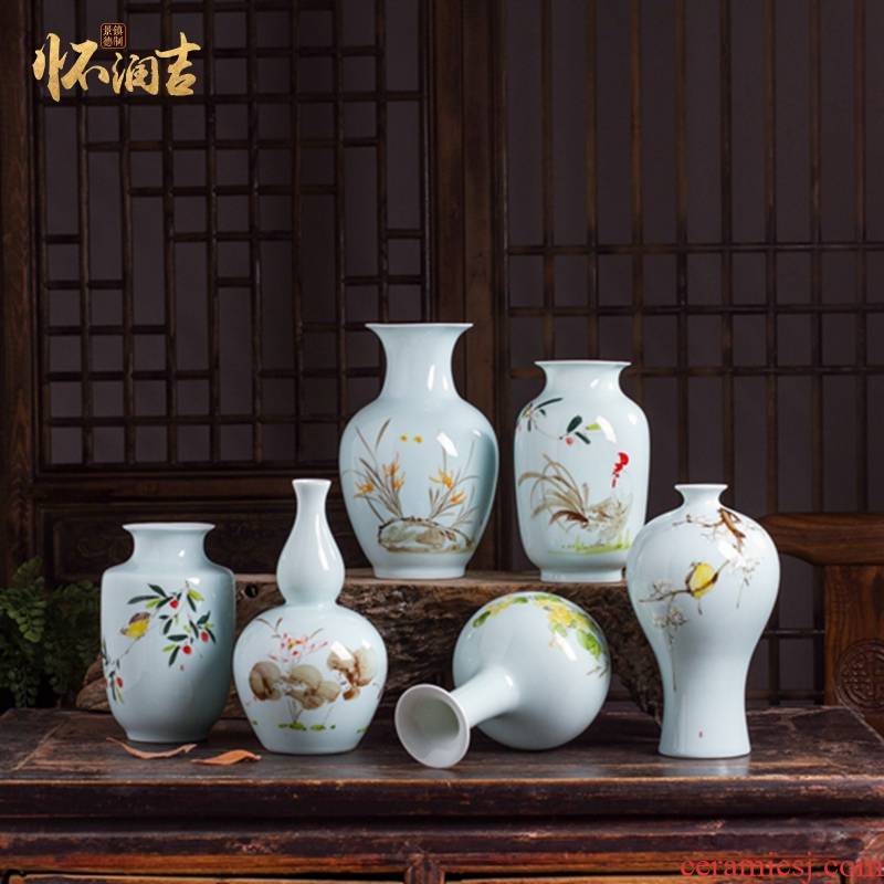 Jingdezhen ceramic vase vase desktop hand draw freehand brushwork in traditional Chinese ceramic floret bottle screenshots workplace must handle a rusty spring