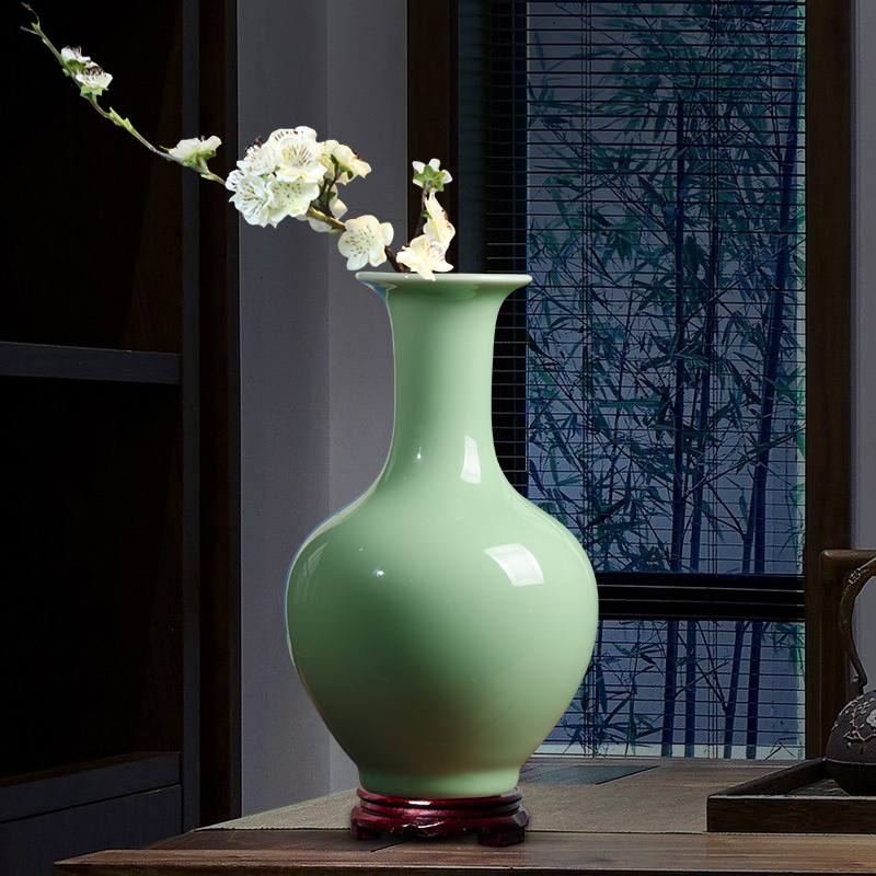 Jingdezhen ceramics antique vase pea green glaze furnishing articles flower arrangement sitting room of Chinese style household decoration decoration process