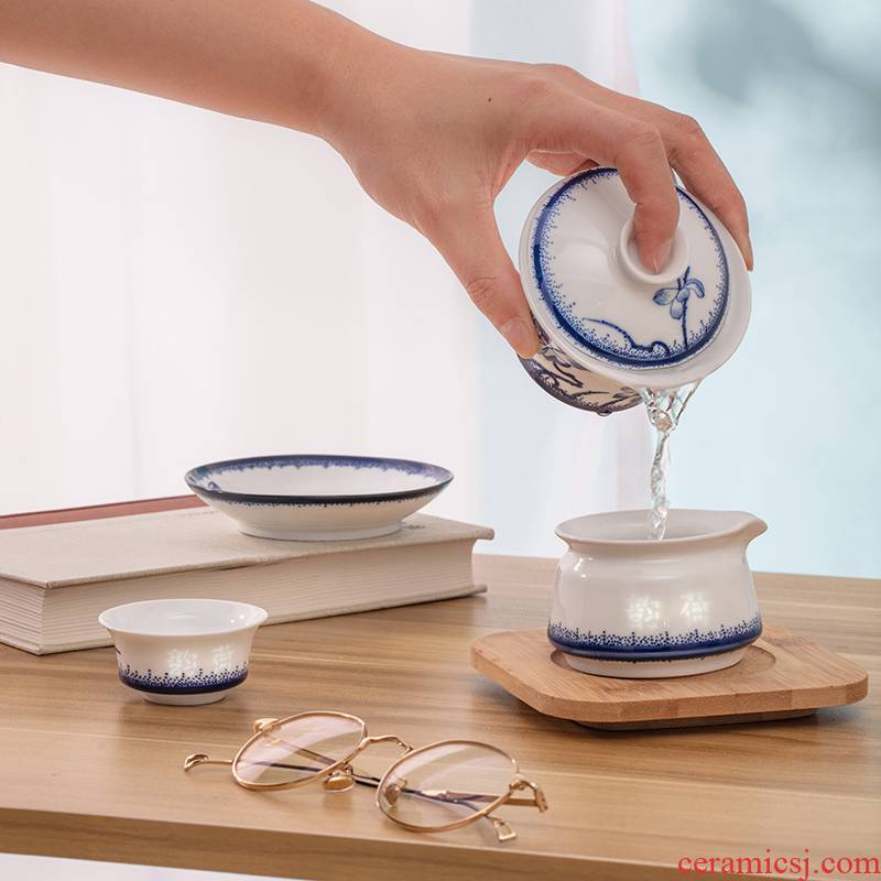 Blue and white and exquisite jade cypress tureen teacups hand - made ceramic hollow out household kung fu tea set tea lotus rhyme