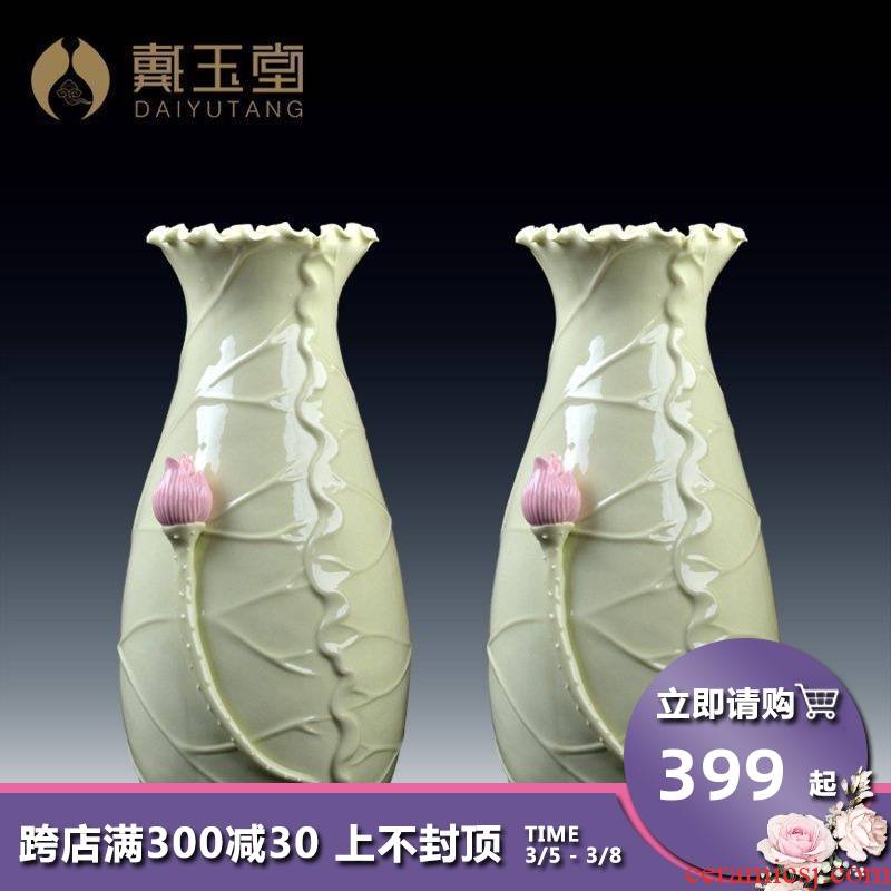Yutang dai ceramic vases, a pair of a lotus leaf to supplies of Buddha temple Buddha with supplies for bottle for flowers