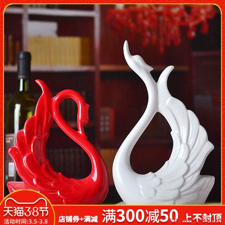 New sitting room place wedding gift ceramics, home decoration decoration is red and white couples swan feathers