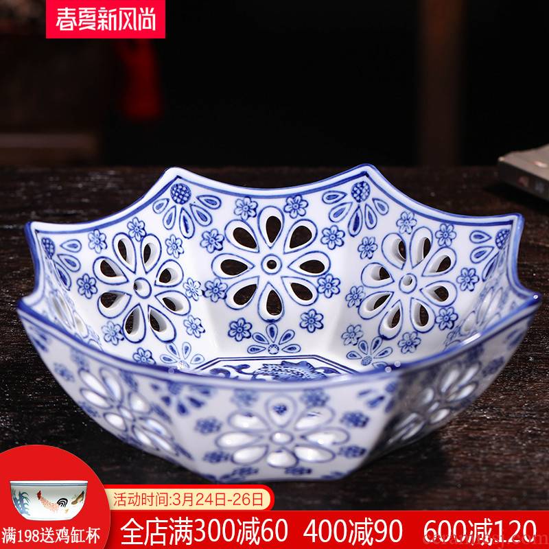 The New Chinese blue and white porcelain of jingdezhen ceramic fruit bowl Chinese wind restoring ancient ways is the sitting room tea table snacks dry fruit tray table