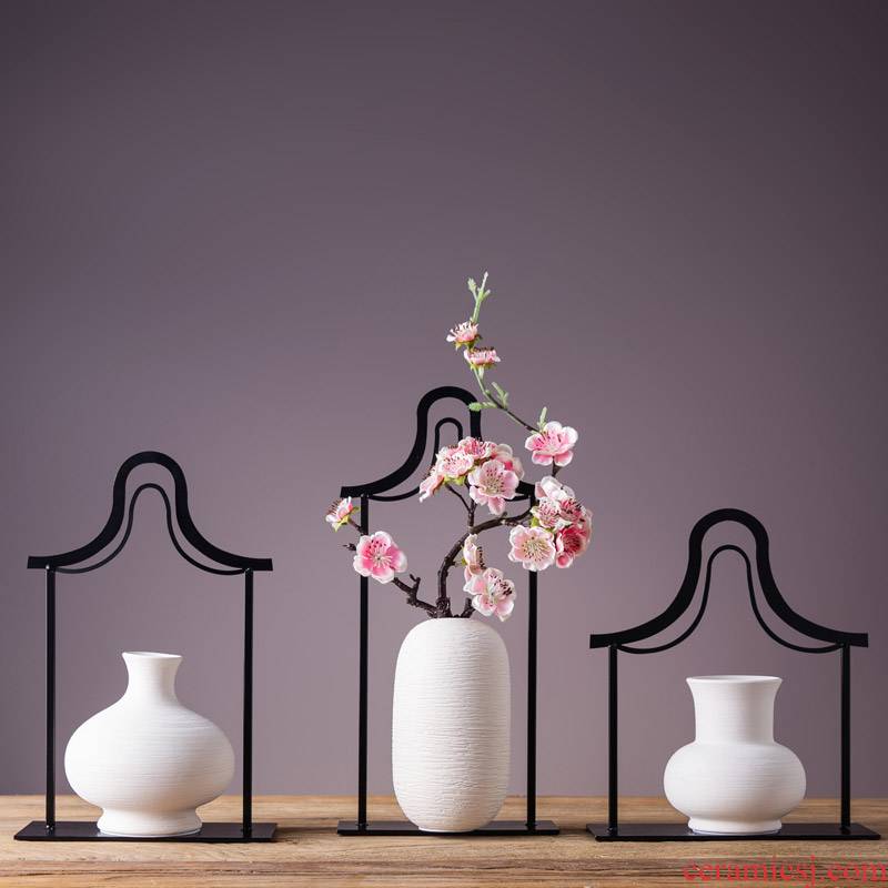 New Chinese style living room furnishing articles creative household act the role ofing is tasted rich ancient frame, wrought iron decoration ceramics handicraft wine accessories