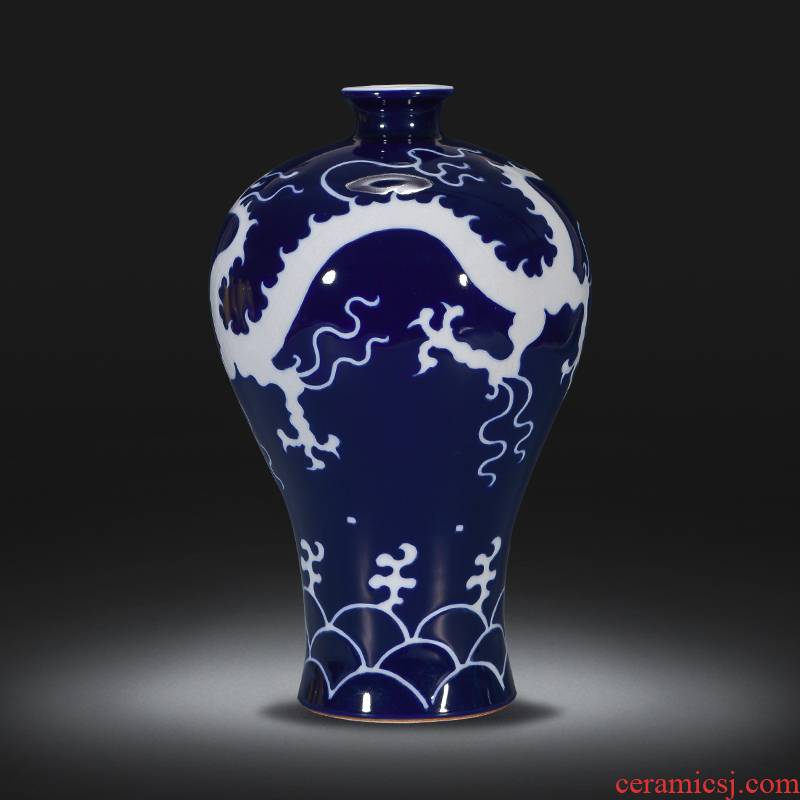 Jingdezhen ceramics vase furnishing articles carved dragon ji blueberries bottles of Chinese ancient frame sitting room adornment is placed