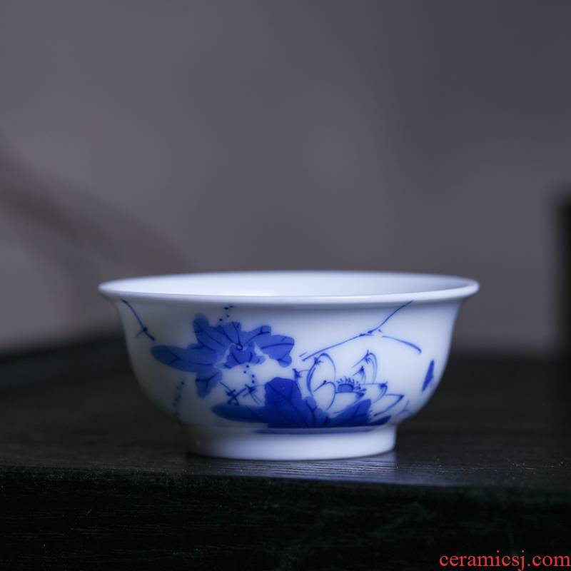 Offered home - cooked hand - made sample tea cup of blue and white porcelain in jingdezhen tea checking ceramic cups of tea, tea bowl, household