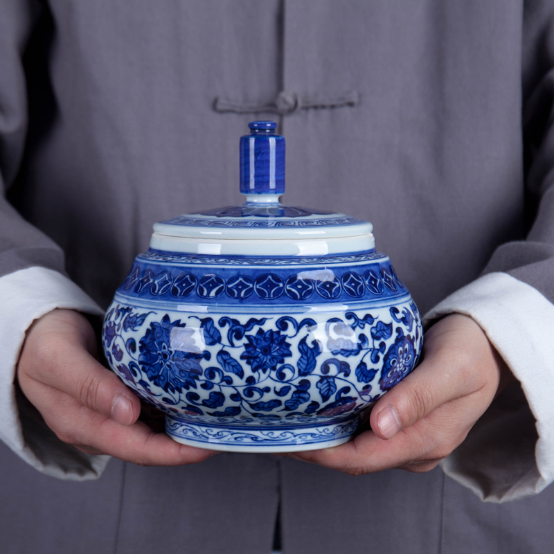 The New Chinese blue and white porcelain of jingdezhen ceramics bound lotus flower adornment furnishing articles teahouse tea caddy fixings storage tank