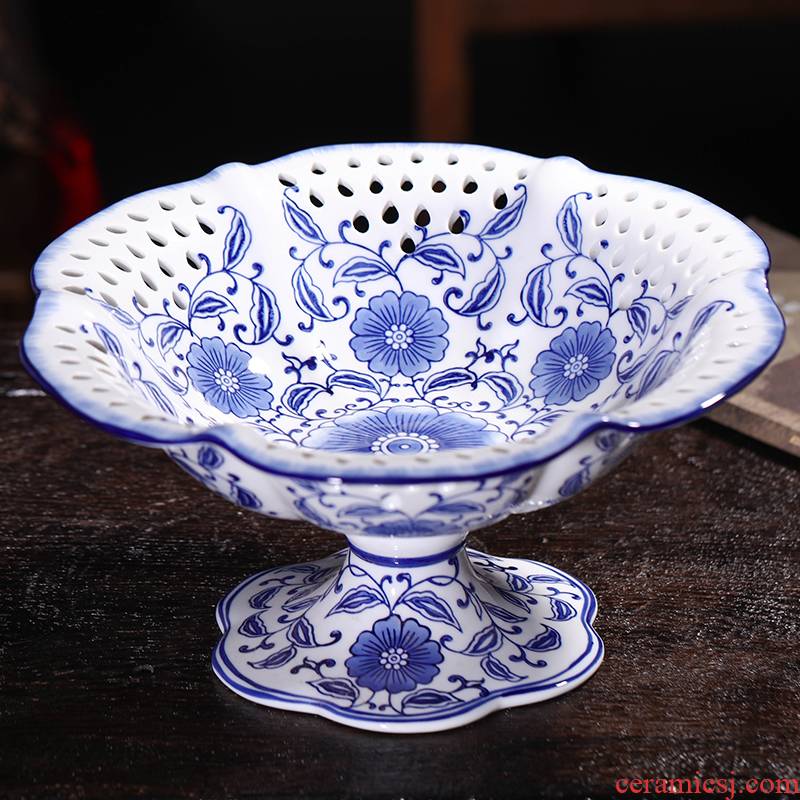 Chinese blue and white porcelain of jingdezhen ceramics of fruit sugar dry fruit basket creative household adornment is placed a wedding gift