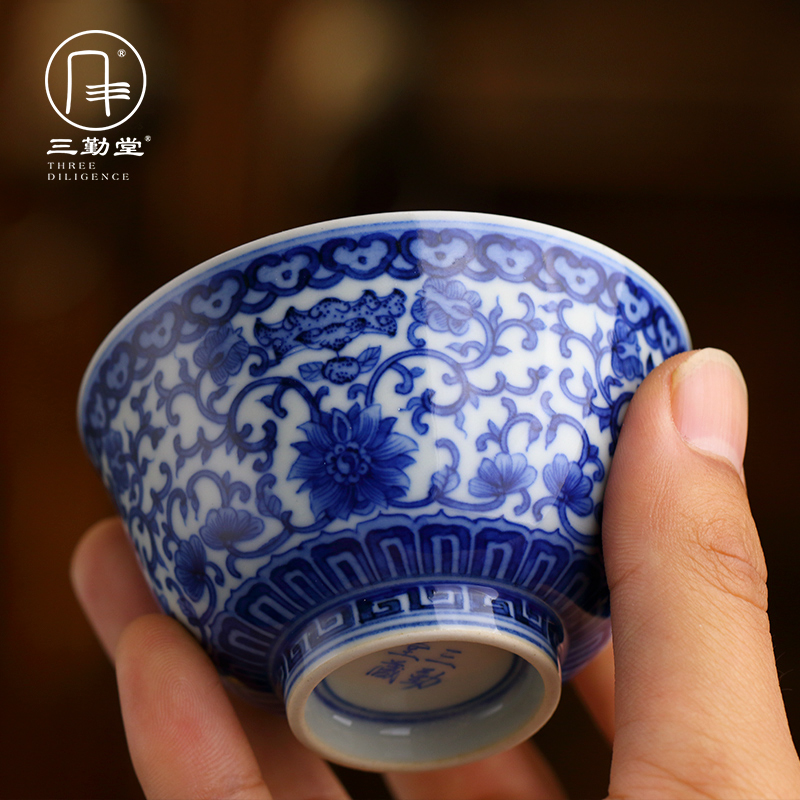Three frequently hall of blue and white porcelain cups master cup single CPU jingdezhen ceramic kung fu tea pu - erh tea sample tea cup TZS335