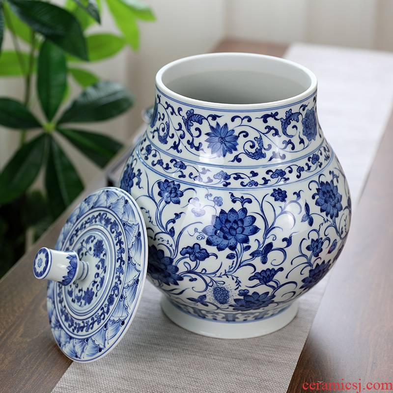 Restoring ancient ways is hand draw 2 jins with caddy fixings of blue and white porcelain ceramic storage tank puer tea to wake tea storage POTS moistureproof