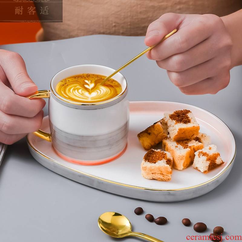 Hold to guest comfortable creative mark cup coffee cups and saucers small European - style key-2 luxury breakfast dessert plate suit ceramic cups in the afternoon