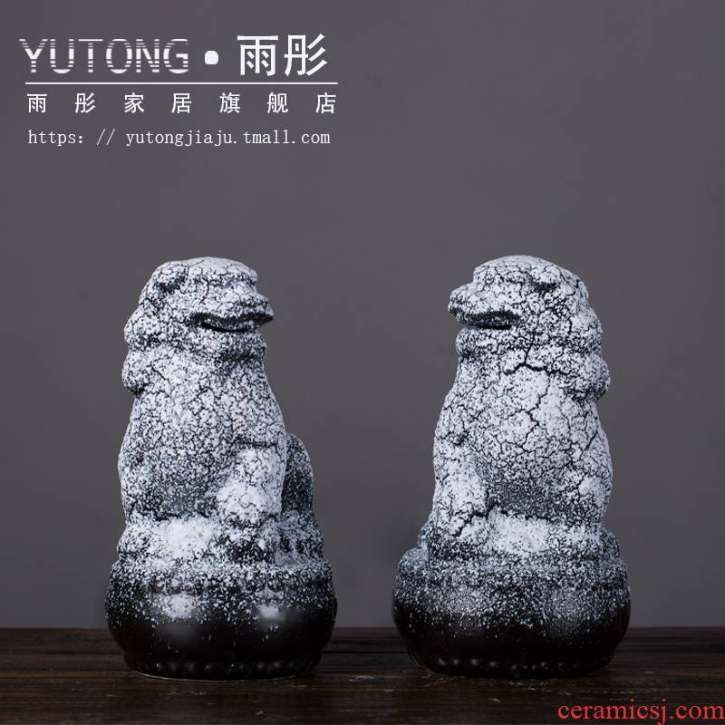 Grind arenaceous black lion furnishing articles ceramics handicraft household soft adornment porcelain Chinese style living room a study of a pair of lion