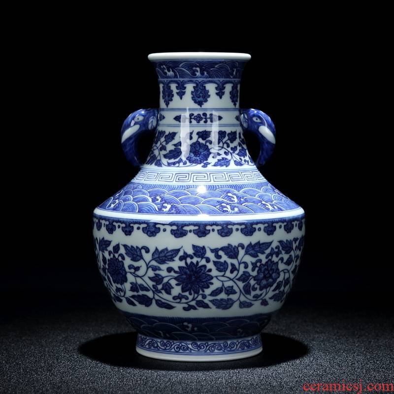 Jingdezhen ceramic vase furnishing articles tea sets the Chinese style restoring ancient ways is the decoration porcelain craft art TV ark, bottle