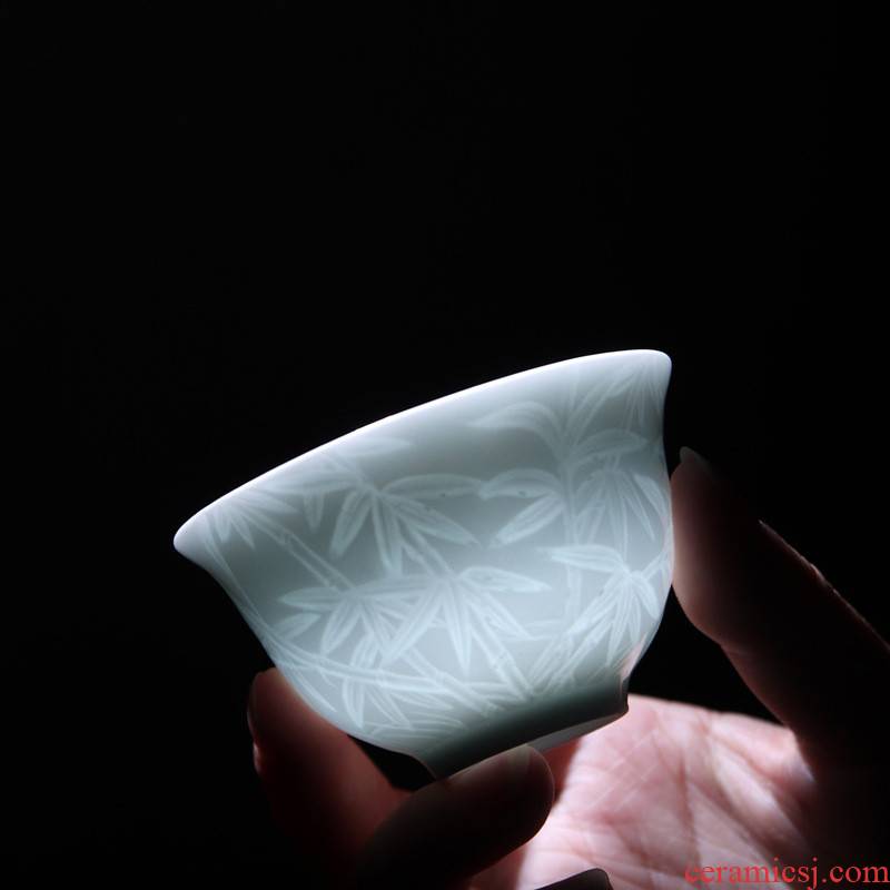 Poly real view jingdezhen shadow greengage LanZhuJu hand - carved sample tea cup green glaze ceramic masters cup personal cup