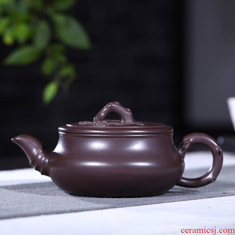 Yixing ores are it by hand the teapot tea ores old name plum flower purple clay evergreen pot capacity is 210 mm
