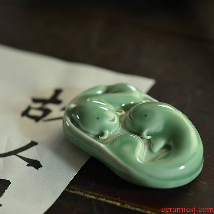 Offered home - cooked at taste, green glaze program catfish book town jingdezhen ceramics by hand paperweight paper weight four treasures of the study calligraphy supplies