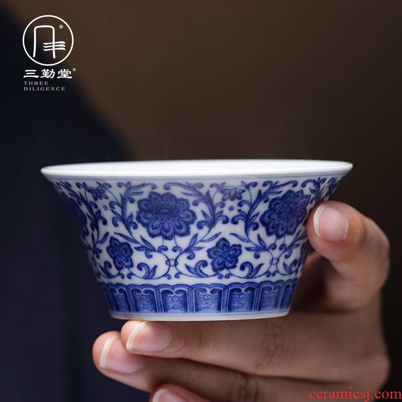 The three regular blue and white porcelain teacup kongfu master cup single CPU jingdezhen ceramic hand - made sample tea cup TZS328