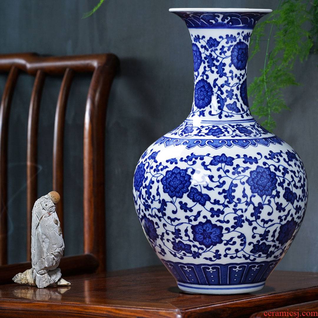Jingdezhen ceramics new sitting room of Chinese style household furnishing articles antique blue and white porcelain vase rich ancient frame flower decorations