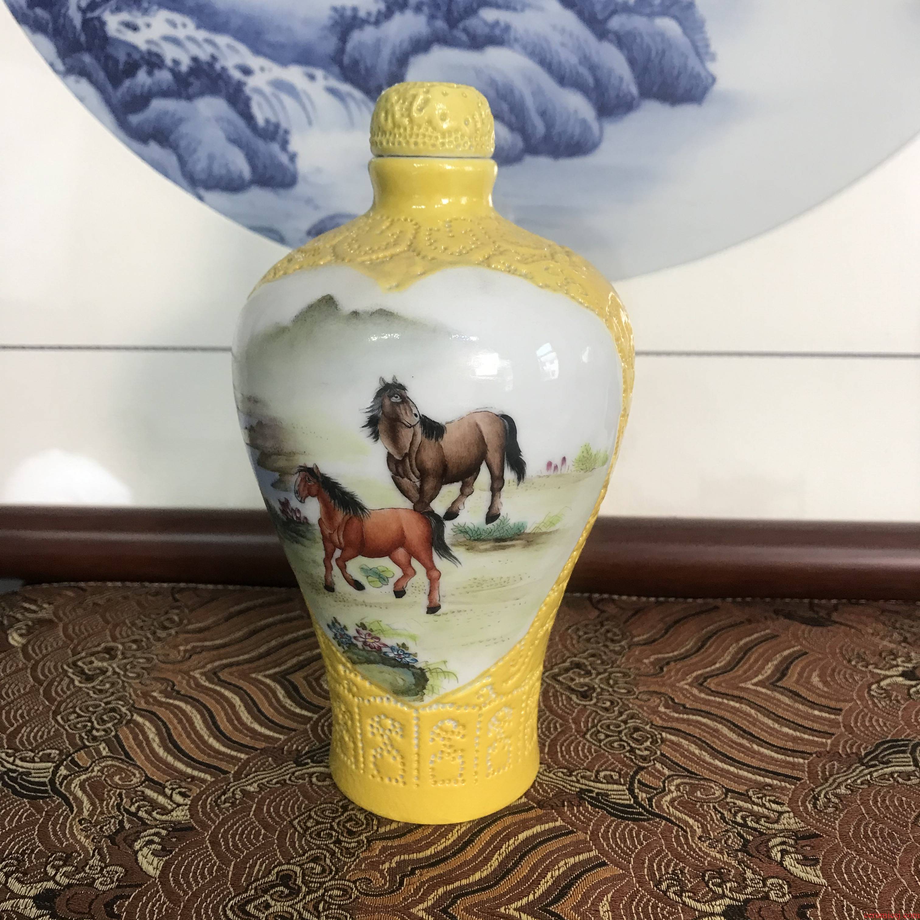 【 9.11 】 archaize of jingdezhen fine yellow glaze hall steeds floret bottle full manual its