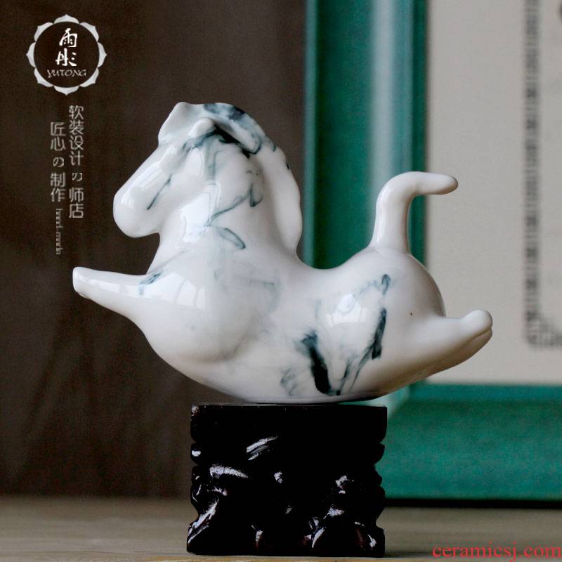 Jingdezhen ceramic horse furnishing articles manual Chinese style delicate business holiday gifts gifts creative porch is decorated living room