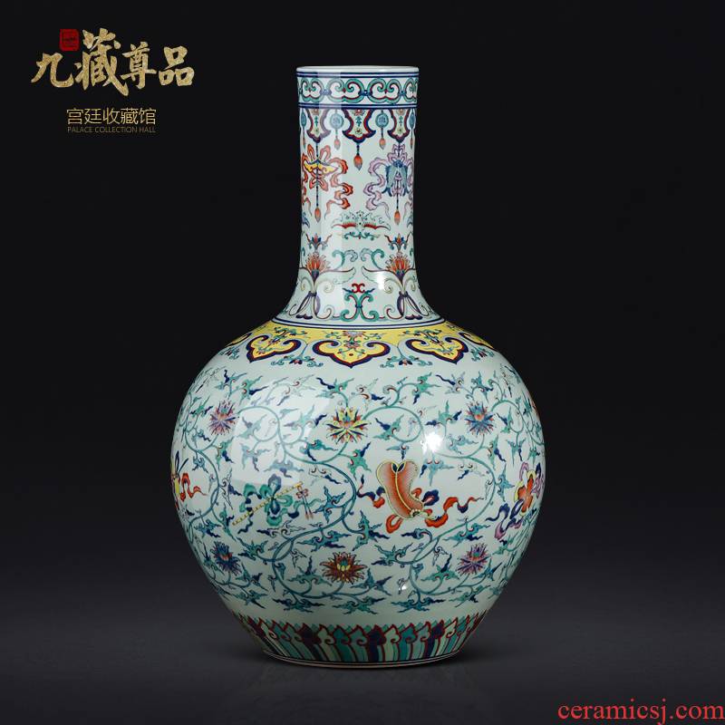 Under the antique hand - made jingdezhen ceramics glaze colorful sweet vase and Chinese style porch flower arrangement sitting room adornment is placed