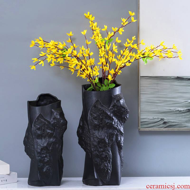 Jingdezhen minimalist vase Nordic black creative arts contracted sitting room flower arranging ceramic dry flower adornment furnishing articles