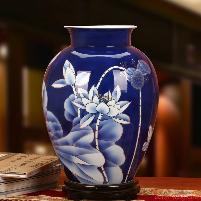 The see colour blue and white porcelain of jingdezhen ceramics high - grade hand - made blue lotus vase high - end home decoration furnishing articles