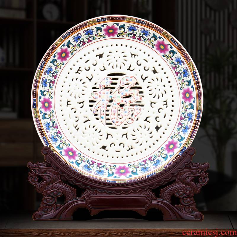 Jingdezhen ceramics hollow - out decorative plate famille rose porcelain hotel club house sitting room adornment household hang dish arts and crafts