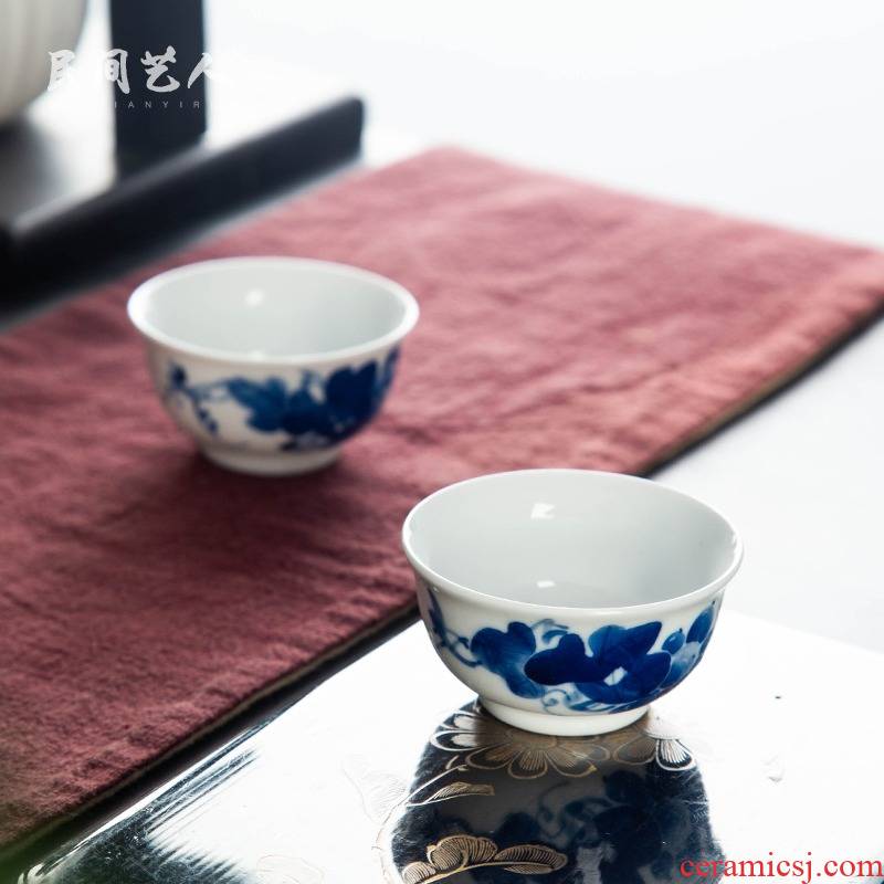 Blue and white sample tea cup kung fu tea set of jingdezhen ceramics single CPU master cup hand - made grapes under a single glaze color tea cups