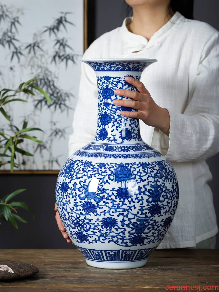 Jingdezhen ceramics big vase furnishing articles archaize sitting room of Chinese style household arrangements with rich ancient frame of blue and white porcelain ornaments