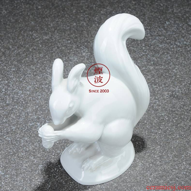 German mason mason meisen porcelain porcelain animal model the little squirrel handicraft furnishing articles that occupy the home act the role ofing is tasted