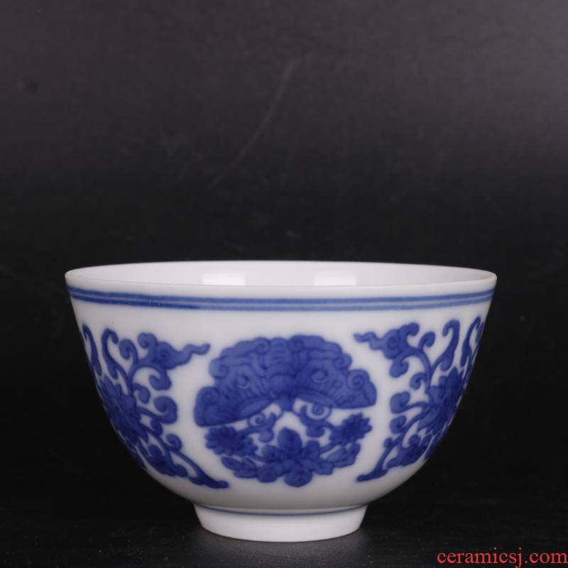 Blue and white butterfly pattern in antique crafts of Chinese style household porcelain cups furnishing articles antique curio collection