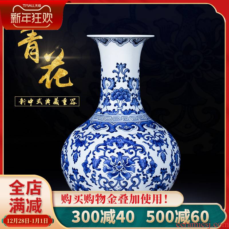 Jingdezhen ceramic vase sitting room place large blue and white porcelain Chinese style household TV ark, hand - made decorative vase