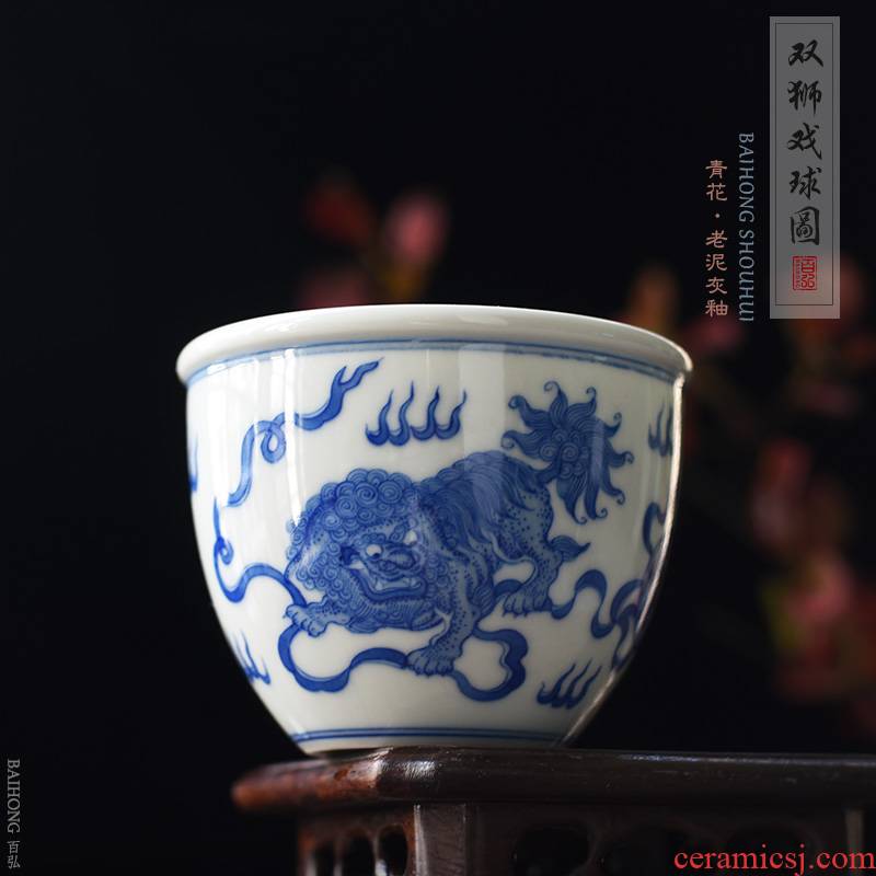 Hundred hong antique hand - made master double lion play ball of blue and white porcelain cup single CPU jingdezhen cup sample tea cup by hand