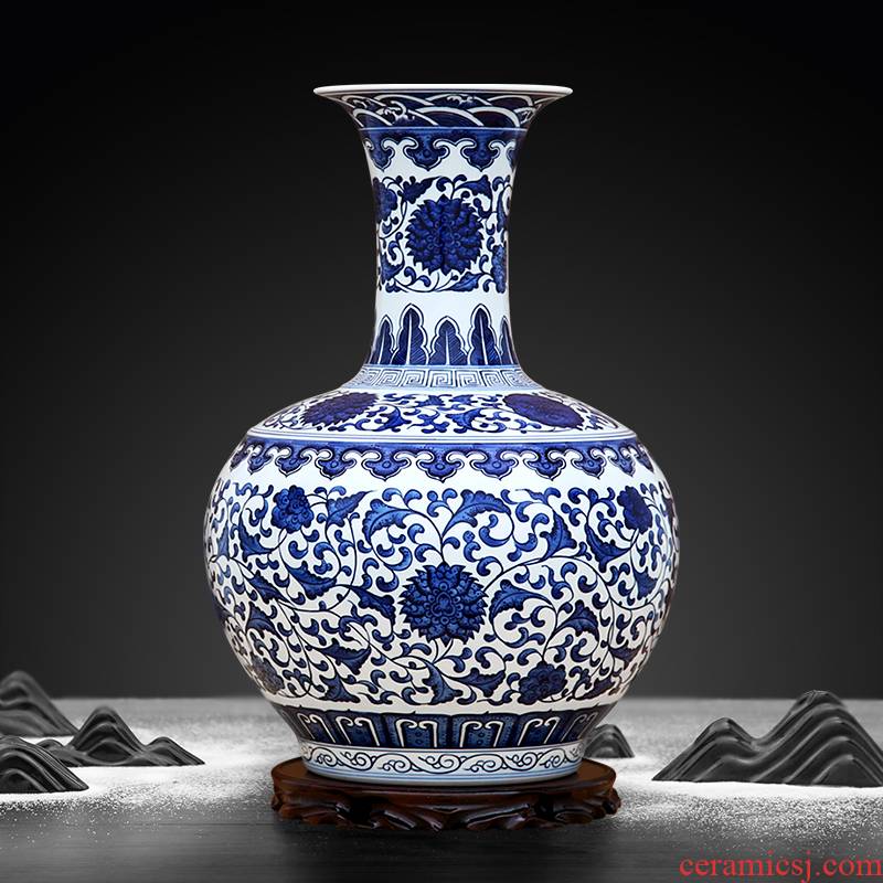 To the blue - and - white porcelain industry hand by hand throwing lotus flower design