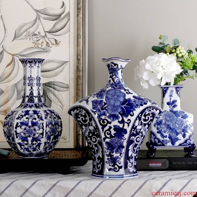 Jingdezhen ceramic vase Chinese large blue and white porcelain ceramic vase flowerpot flower arrangement to restore ancient ways furnishing articles household act the role ofing is tasted